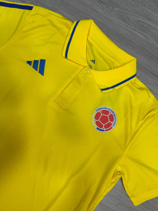 Camiseta presentación tipo polo amarilla Colombia Mundial 2026