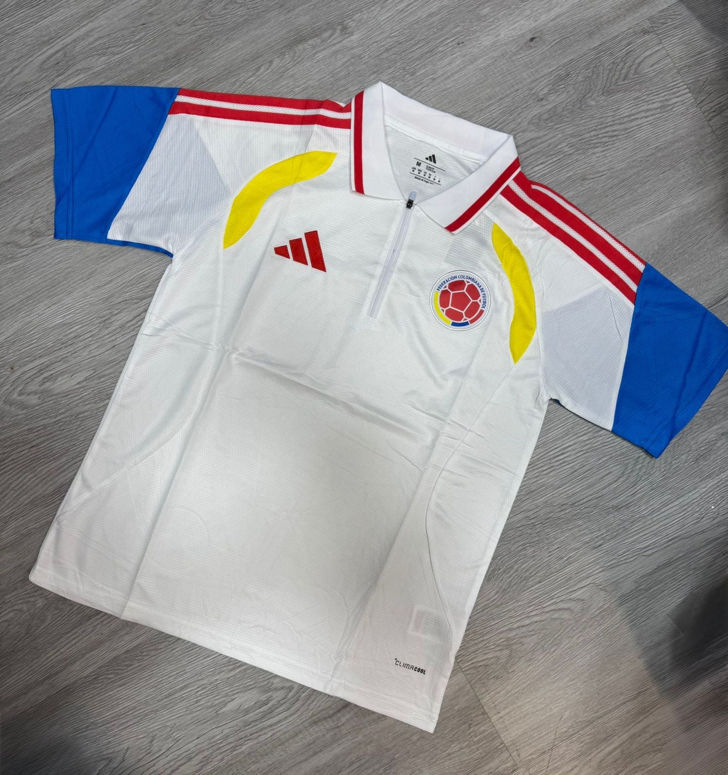 Camiseta presentación tipo polo blanco Colombia Mundial 2026